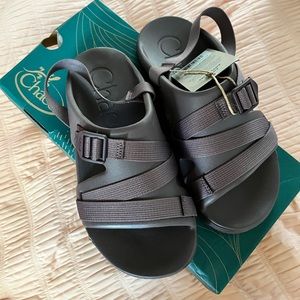NWT Chaco Chillos Sport sandals in size 9